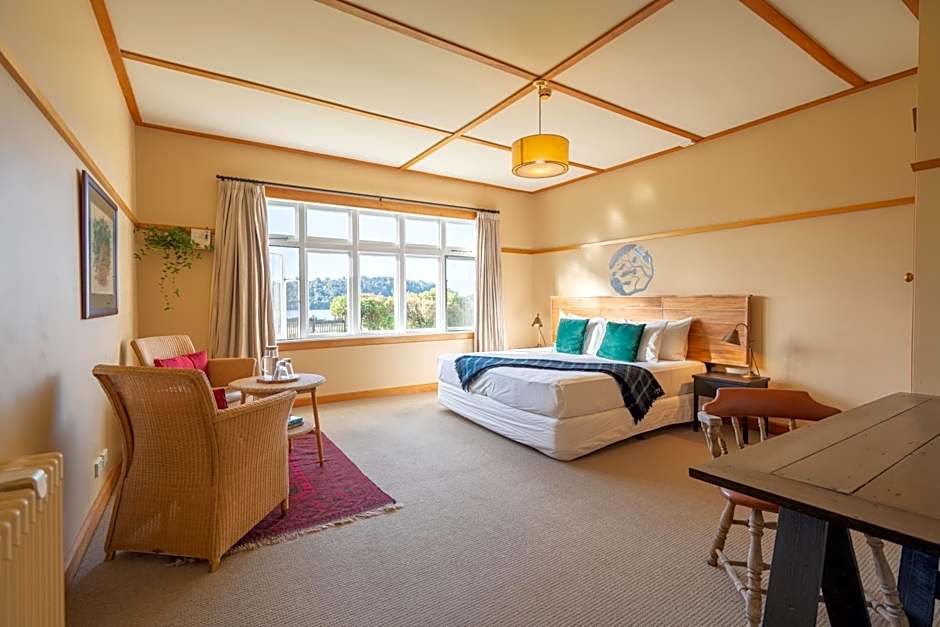 Lake Brunner Eco Lodge