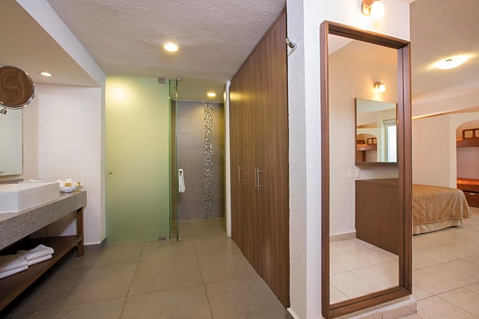 Crown Paradise Club Puerto Vallarta All Inclusive