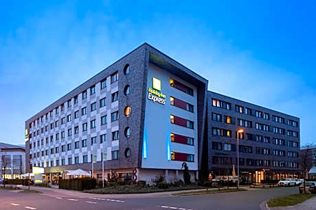 Holiday Inn Express Bremen Airport By IHG