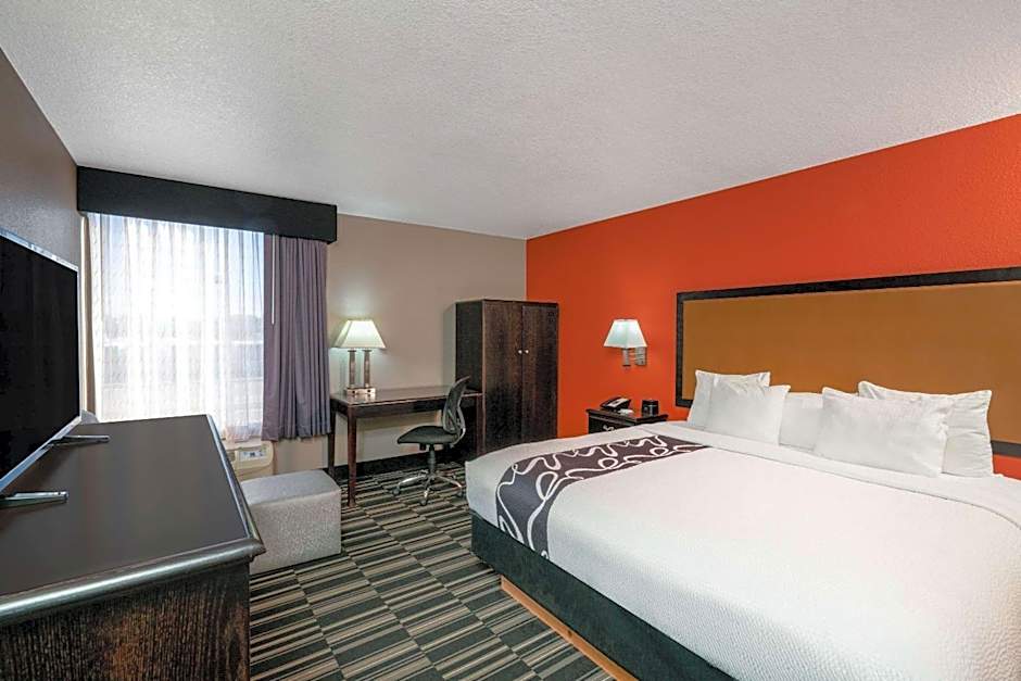 La Quinta Inn & Suites by Wyndham Memphis Airport Graceland