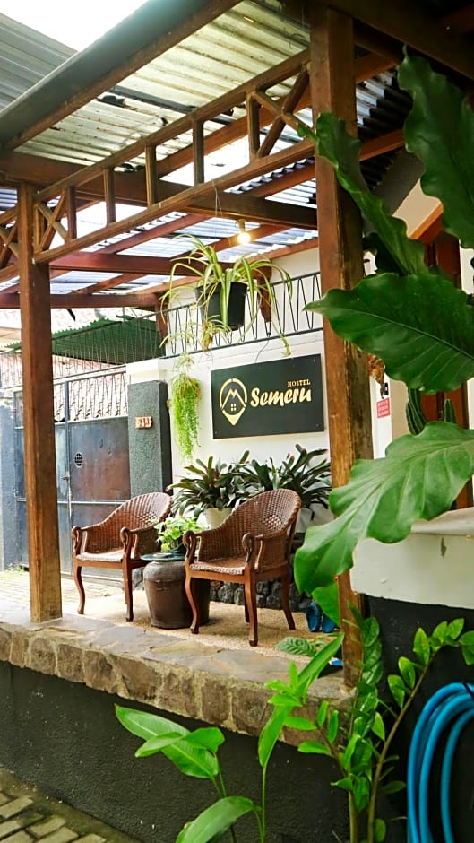 SEMERU HOSTEL MALANG