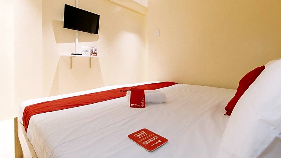 RedDooorz @ Laiya Vivo Hotel Batangas