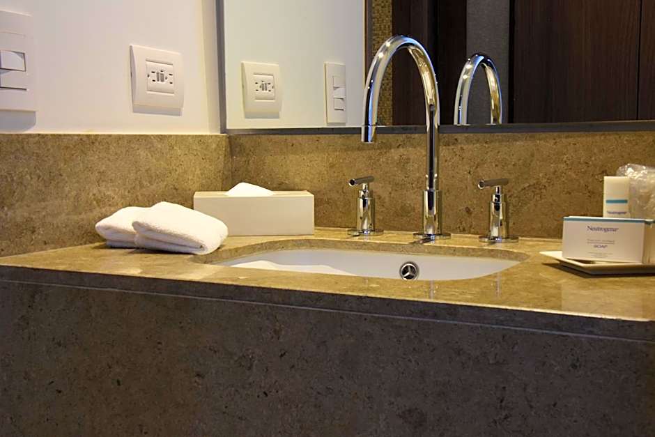 Hampton Inn By Hilton Bogota Usaquen