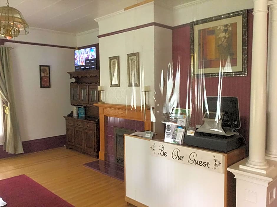 Marmora and Lake Inn and Victorian Diner