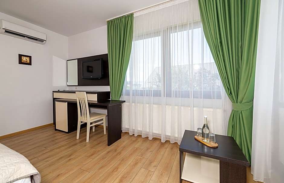 Armonia by Aristocratis