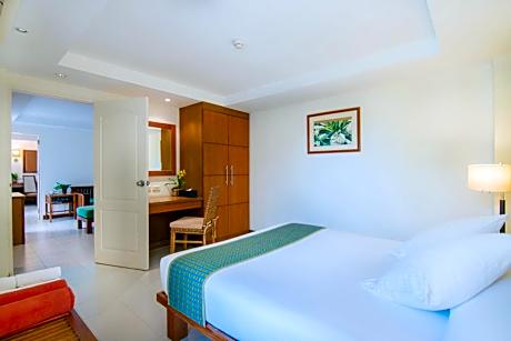 One-Bedroom Queen Suite