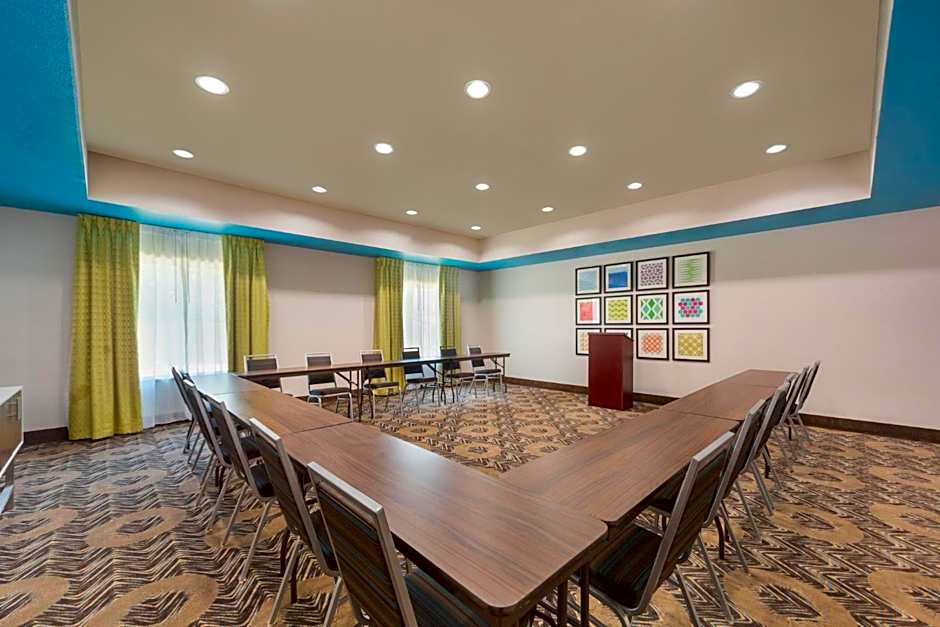 Holiday Inn Express Tomball By IHG