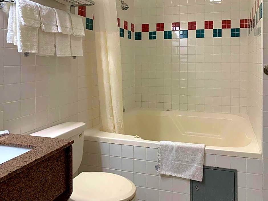 Quality Inn Ottawa near Starved Rock State Park