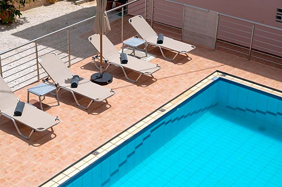 Thelèsi Apartments, 100m from the beach