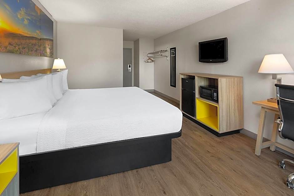 Days Inn by Wyndham Cambridge