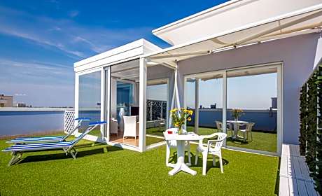 Deluxe Suite with Sea View