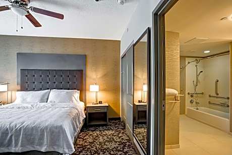 1 King Accessible Bathtub Suite Nonsmoking