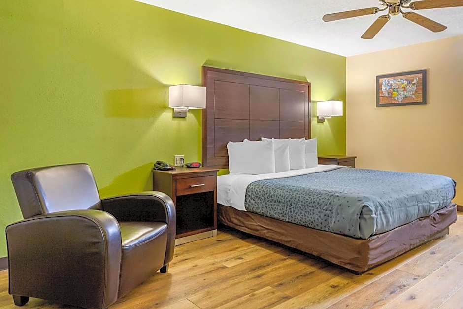 Econo Lodge West - Coors Blvd