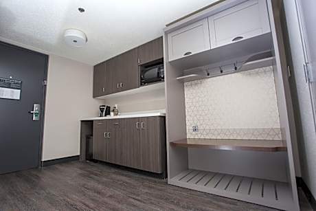 Standard King Room - Mid Floor