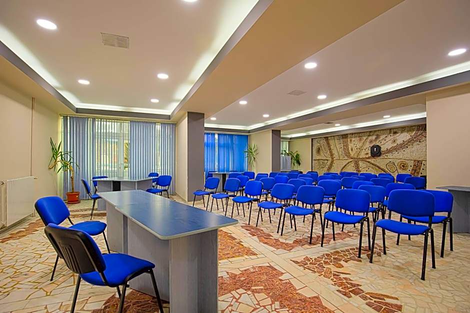 Hotel Alexandros Busteni by Genco & Restaurant Miorita