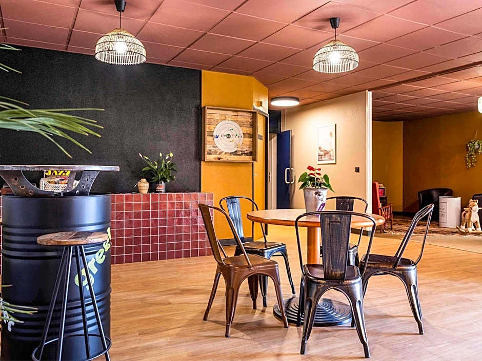 greet Hotel Castres Saix
