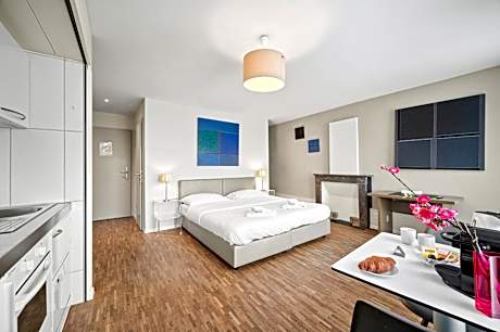 Superior Queen Room with Kitchenette