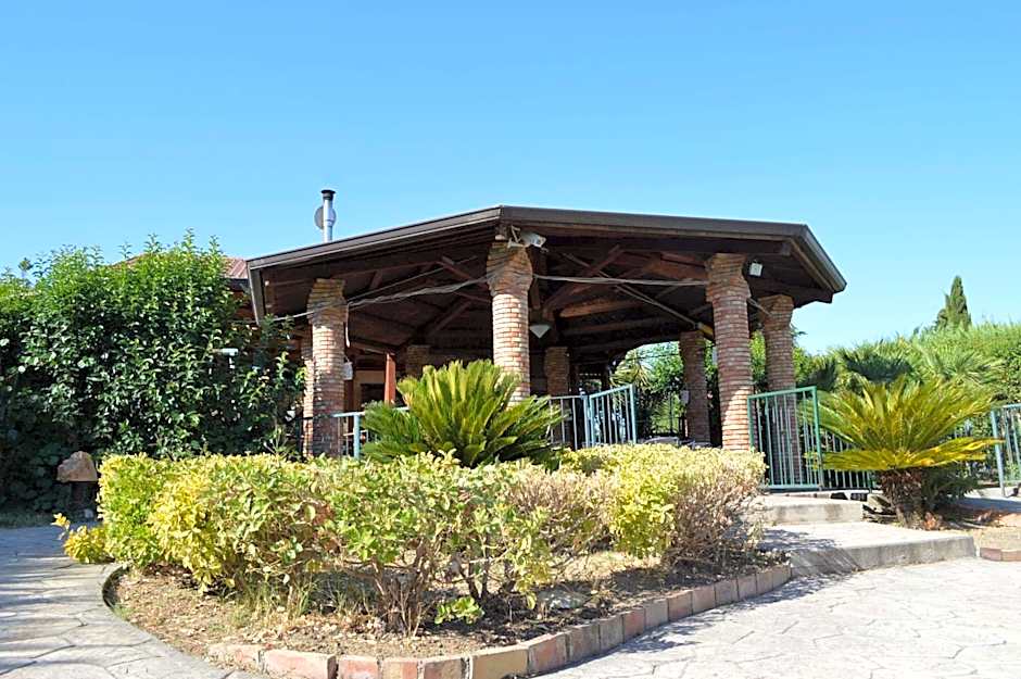 La Dolce Vita - B&B con Piscina Regalbuto - Lago Pozzillo