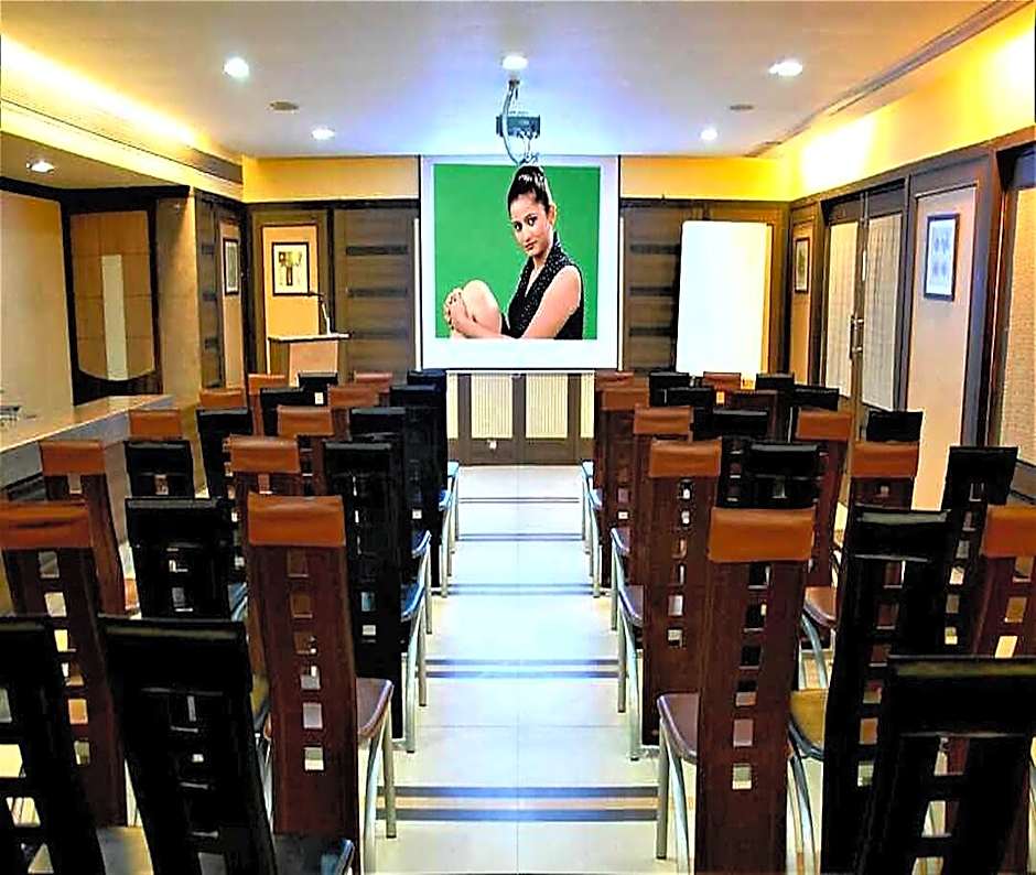 Hotel Gurukripa Daman