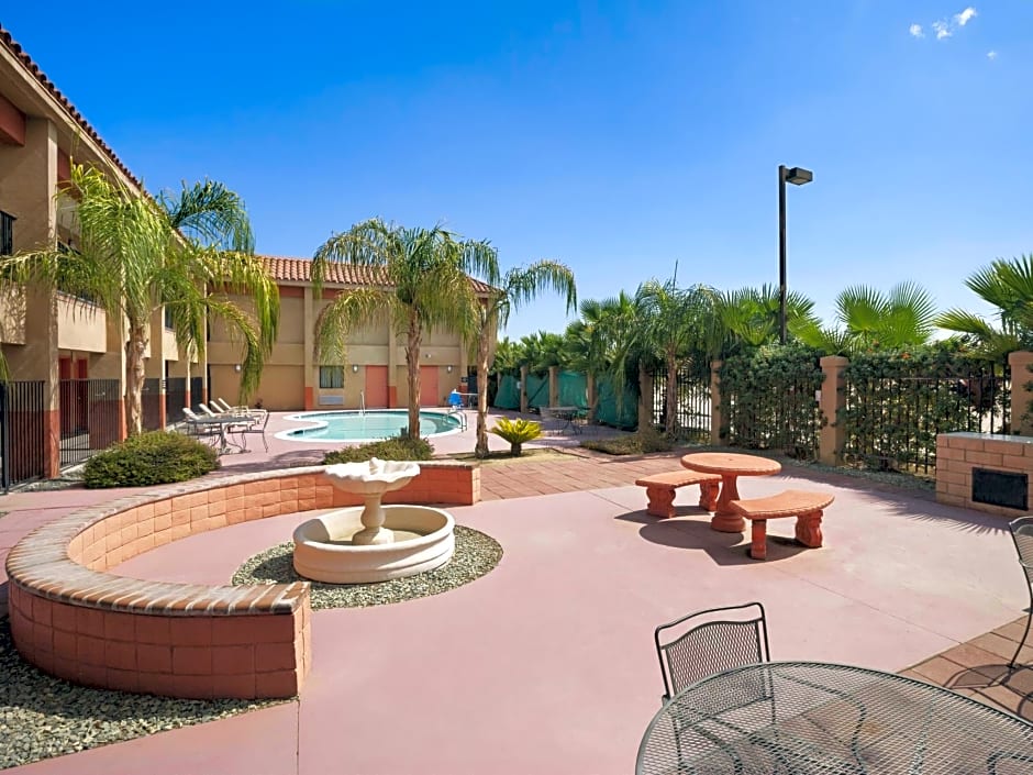 Super 8 by Wyndham Indio