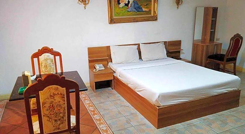 OYO 75466 13 Coins Bang Yai Hotel