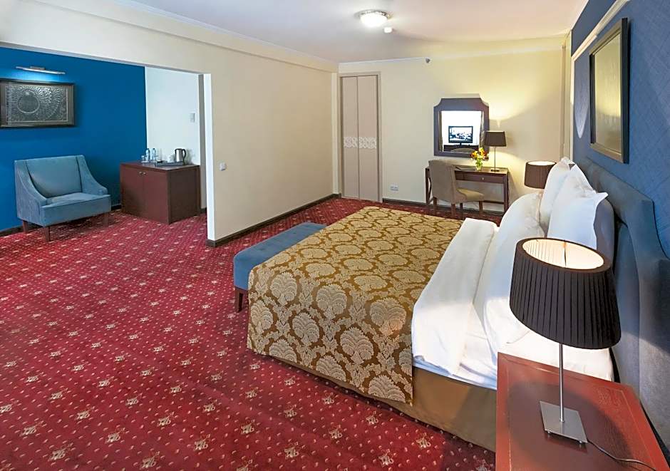 Ani Plaza Hotel