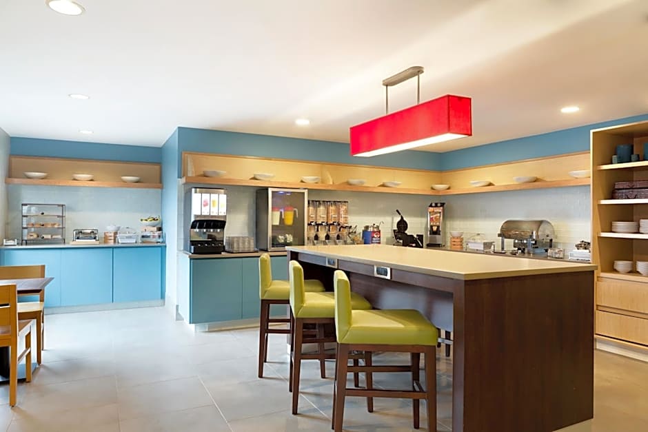 Country Inn & Suites by Radisson, Jackson, TN