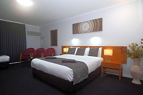 Executive Suite with Spa Bath