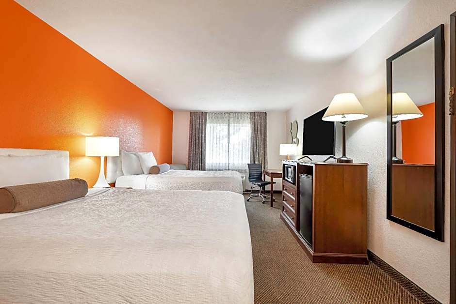 Howard Johnson Hotel & Suites by Wyndham Oacoma