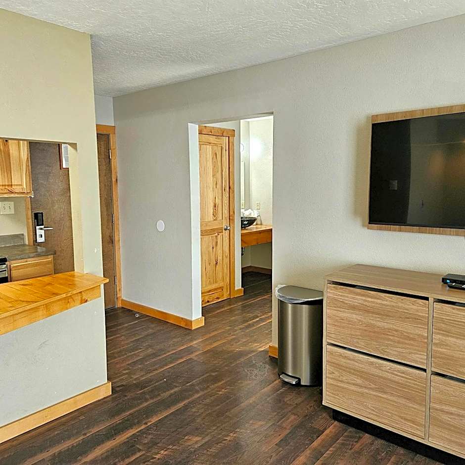 Days Inn and Suites by Wyndham Downtown Missoula-University