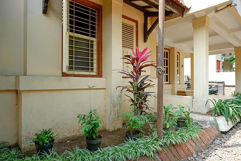 RedDoorz Syariah near Alun Alun Purwokerto