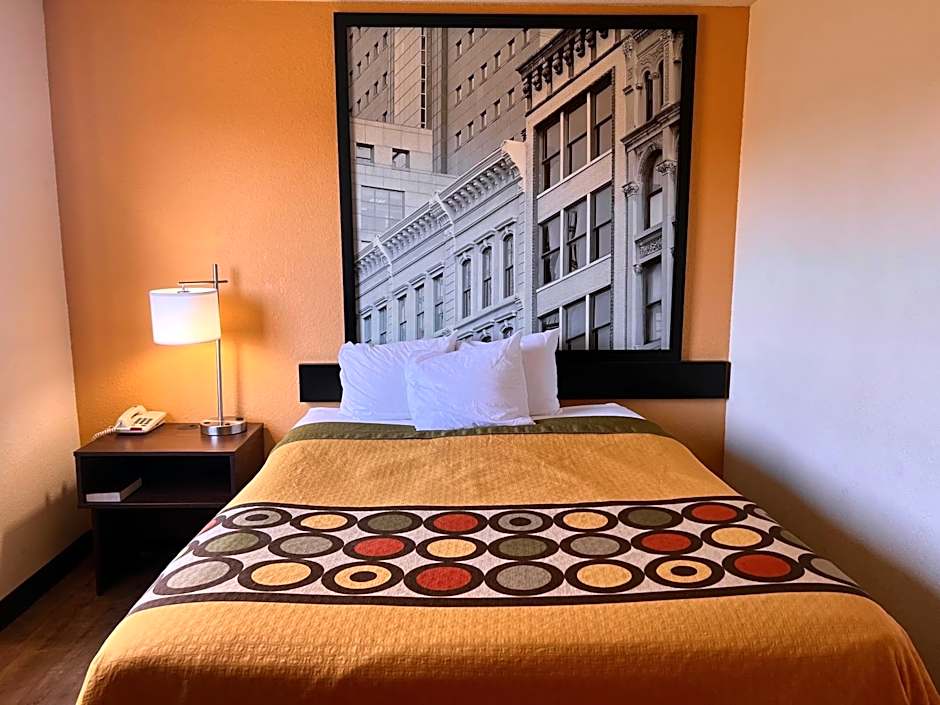Super 8 by Wyndham Elizabethtown