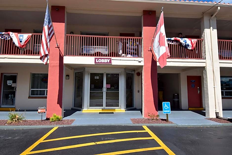 Knights Inn - Oswego, NY
