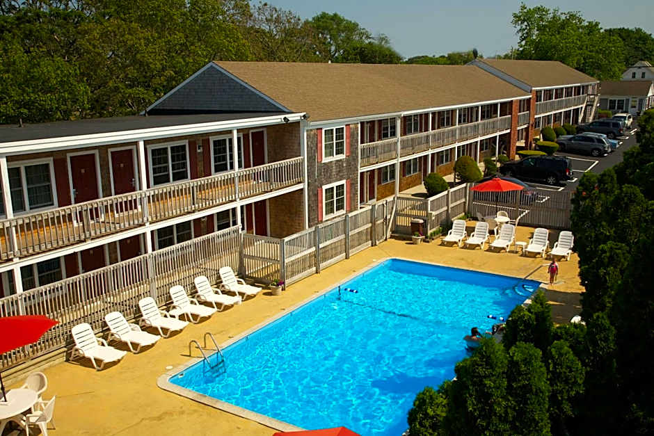 Holiday Hill Inn & Suites