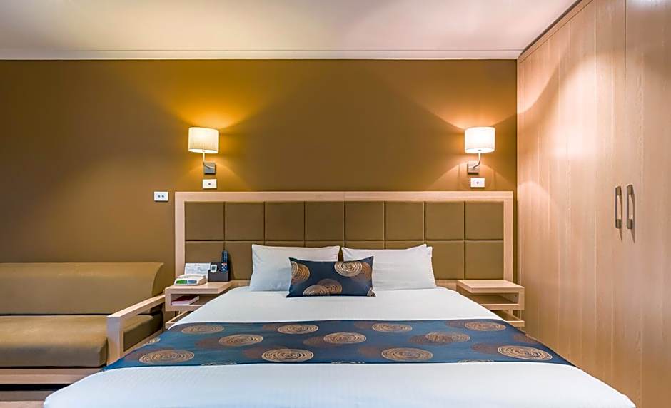 The Waverley International Hotel