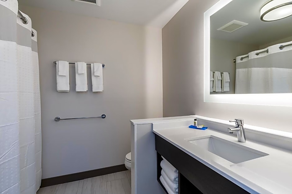 Holiday Inn Express and Suites- South Bend Casino By IHG
