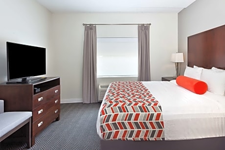 Photo for ACCESSIBLE - SUITE KING BED,MOBILITY ACCESSIBLE,ROLL IN SHOWER,NSMK,FULL BREAKFAST