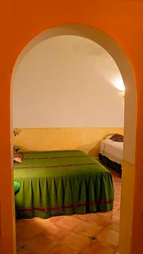 Hotel Medio Mundo