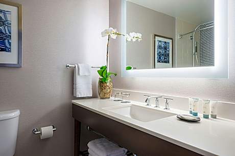 Move Well Suite Peloton, 1 Bedroom Suite, 1 King, Sofa bed
