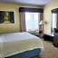 Days Inn & Suites by Wyndham Pasadena