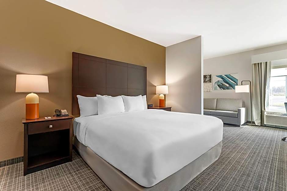 Comfort Inn & Suites Verona at Turning Stone Resort Casino
