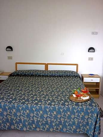 Family Room (2 Adults + 3 Children)