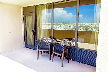 1 King Bed Dune View