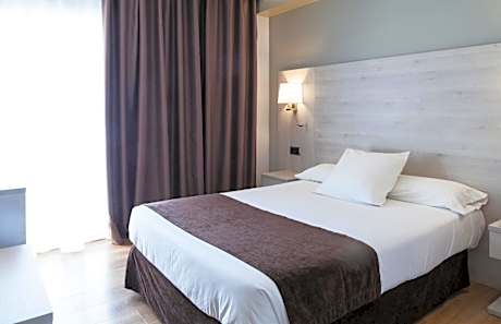 Double Room with Balcony (2 Adults + 1 Child)