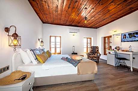 Deluxe Suite with Sea View