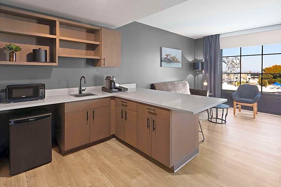 Riverbend Hotel and Suites, Trademark Collection by Wyndham