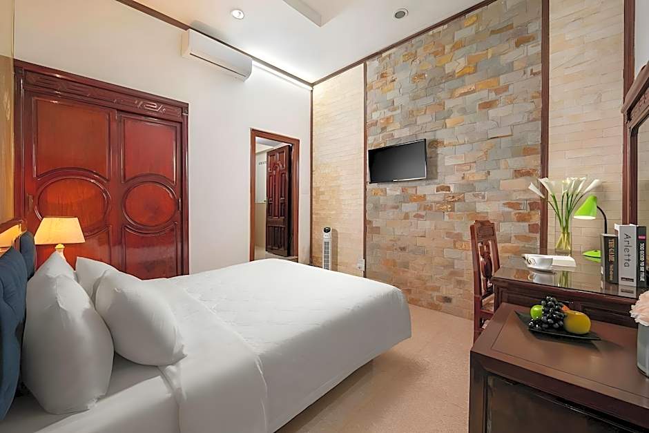 Little Diamond Hotel