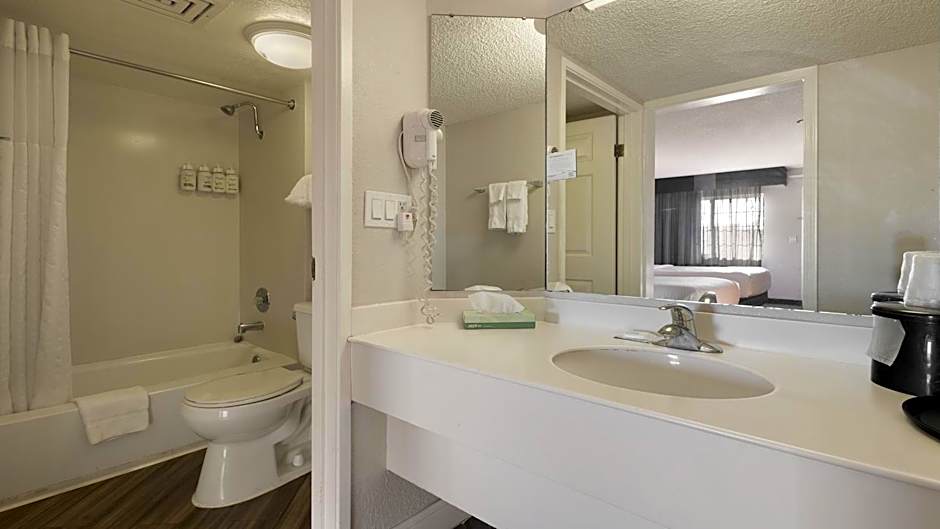 Howard Johnson by Wyndham Sacramento Downtown