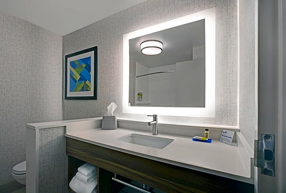 Holiday Inn Express Milwaukee Downtown By IHG