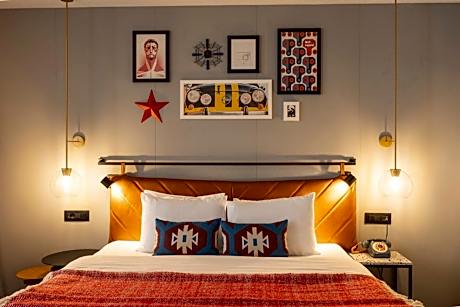 Premium Queen Room with Stocked Mini-bar